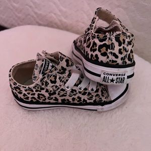Toddler girl leopard converse